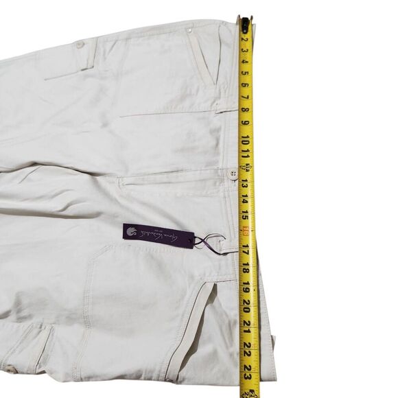 Gloria Vanderbilt Capri Shorts Size 24W Cream Color With Pockets - Picture 5 of 12